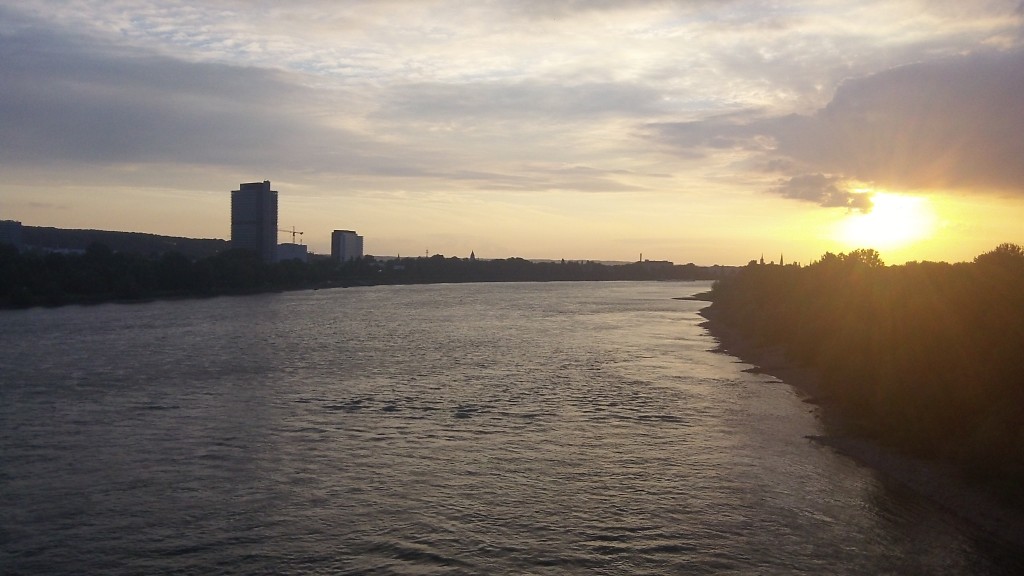 Sonnenuntergang am Rhein bei Bonn. (Kodak PlayFull Testfoto)